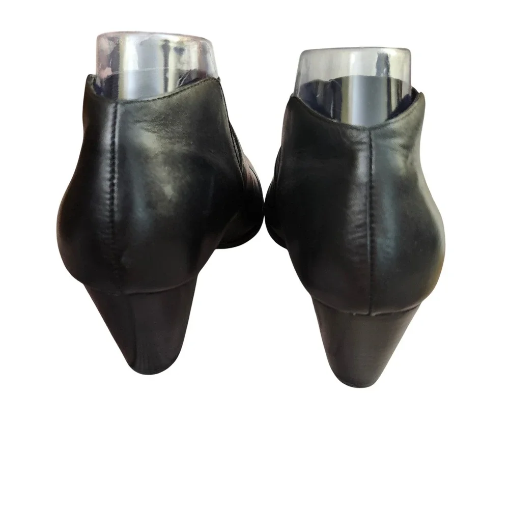 Vionic Point Orthaheel Black Leather Cap Toe Booties Shooties 9.5 Luxury Classic